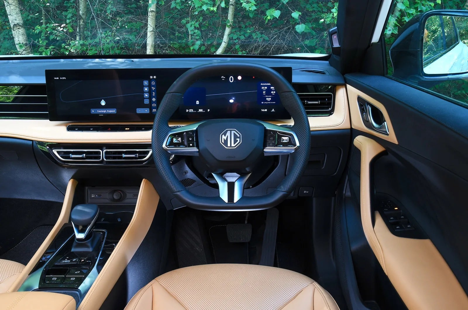 Dacia Bigster vs MG HS: Ποιο οικογενειακό SUV προσφέρει περισσότερα;