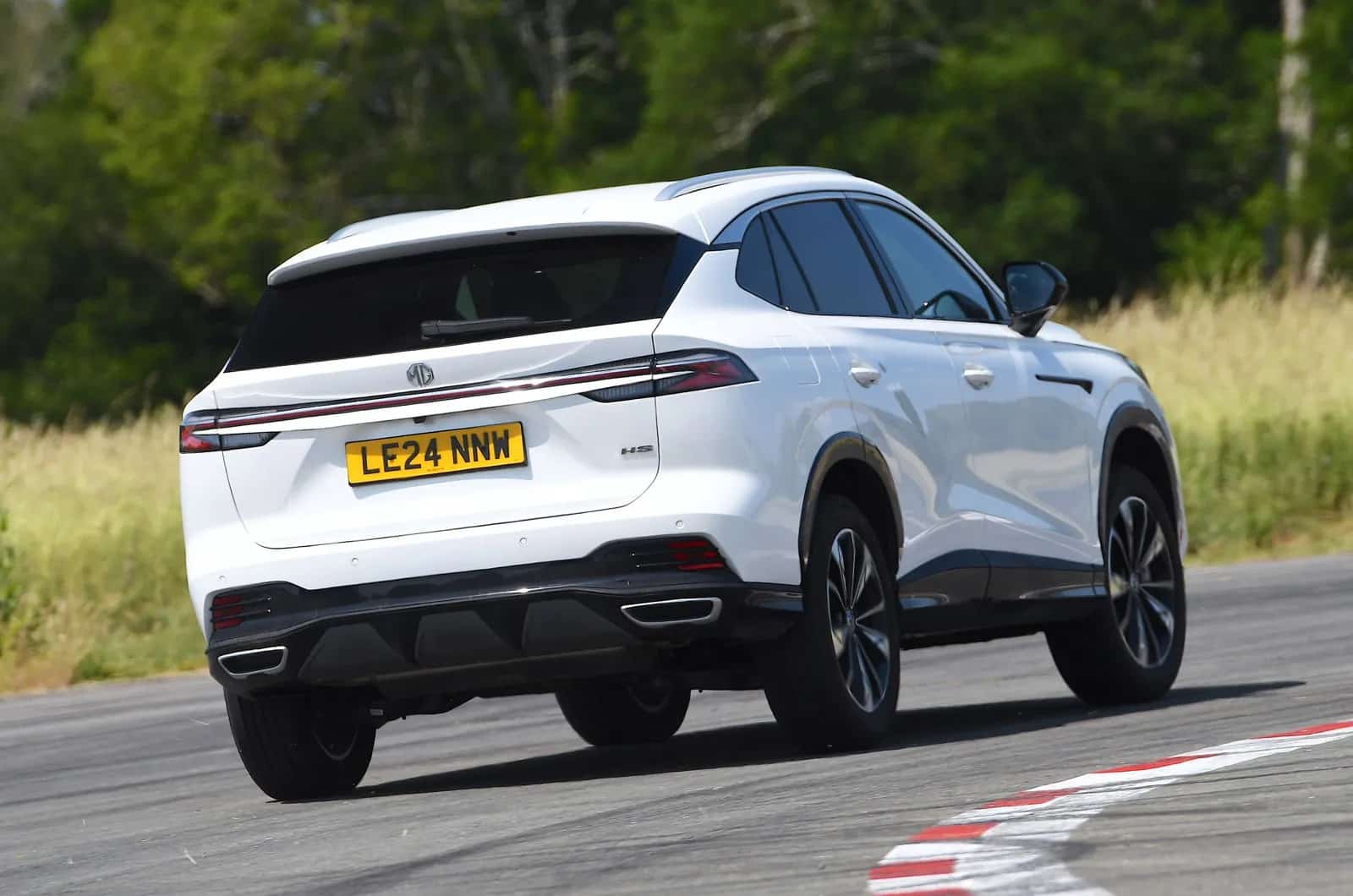 Dacia Bigster vs MG HS: Ποιο οικογενειακό SUV προσφέρει περισσότερα;