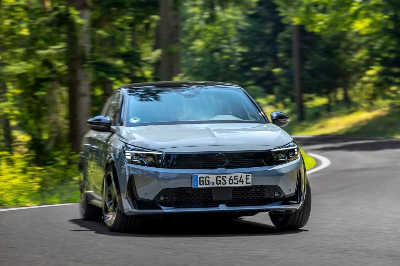 Το πιο γρήγορο Opel παραγωγής είναι ηλεκτρικό και μοιράζει χαμόγελα