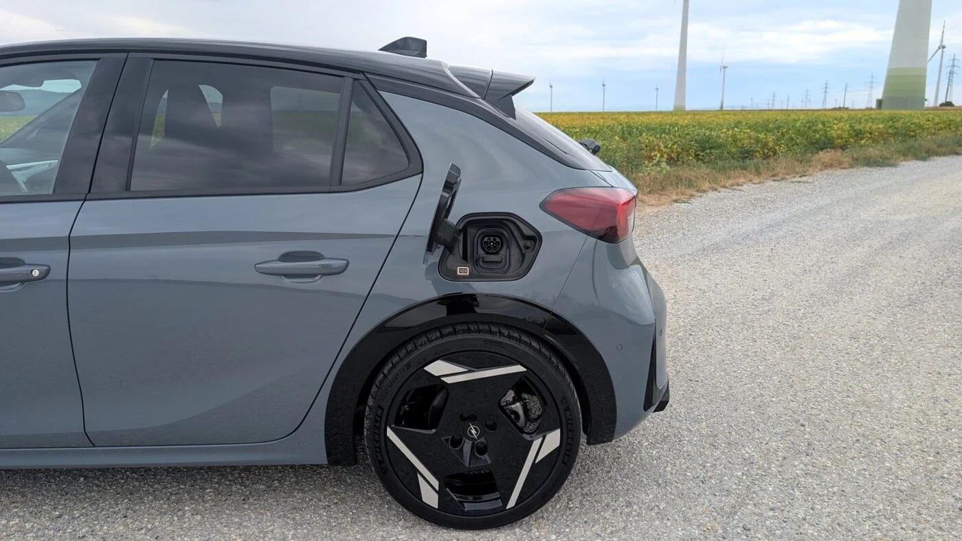 Το πιο γρήγορο Opel παραγωγής είναι ηλεκτρικό και μοιράζει χαμόγελα
