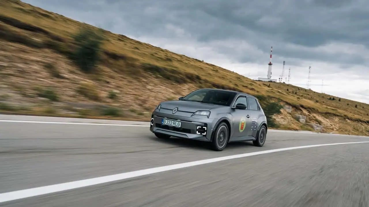 Renault 5: Ταξίδι 309 km αποκάλυψε πόσο μακριά μπορεί πραγματικά να φτάσει