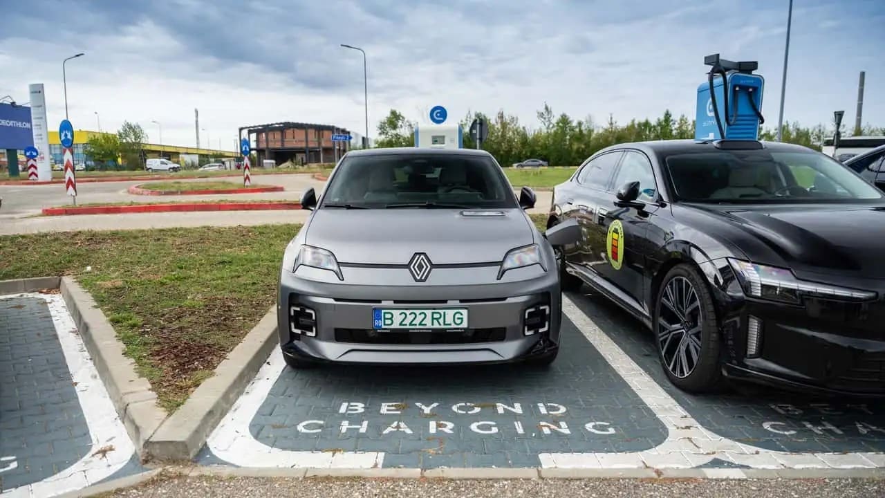 Renault 5: Ταξίδι 309 km αποκάλυψε πόσο μακριά μπορεί πραγματικά να φτάσει