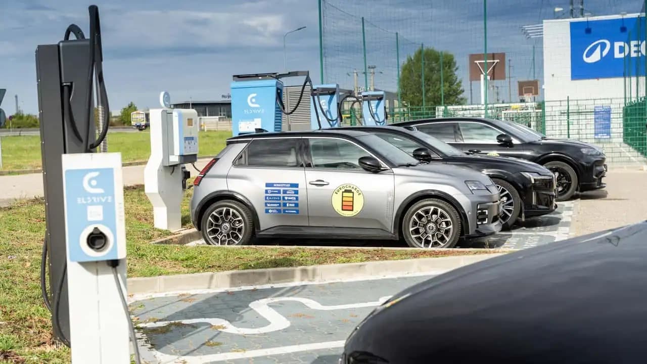 Renault 5: Ταξίδι 309 km αποκάλυψε πόσο μακριά μπορεί πραγματικά να φτάσει
