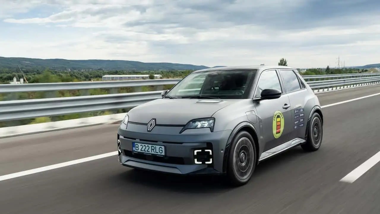 Renault 5: Ταξίδι 309 km αποκάλυψε πόσο μακριά μπορεί πραγματικά να φτάσει