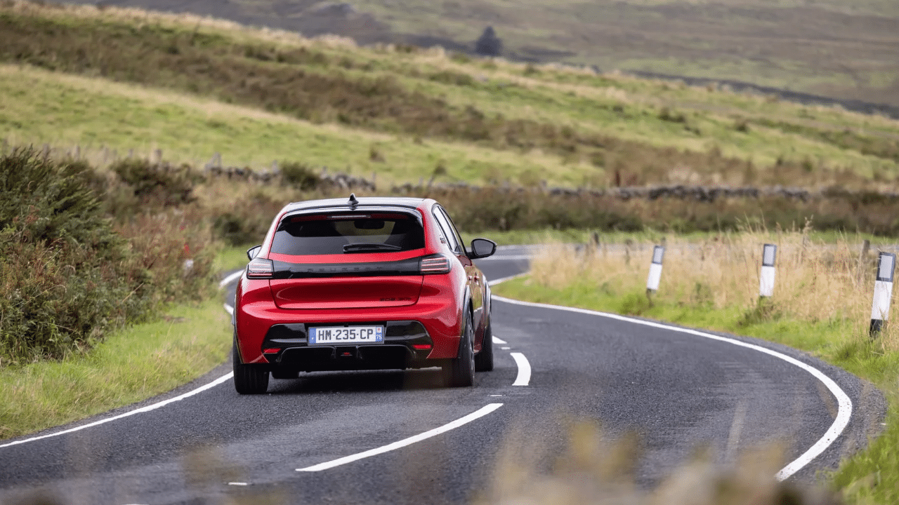 E-208 GTi: Το μικρό Peugeot που μετατράπηκε σε ηλεκτρικό πυραυλάκι