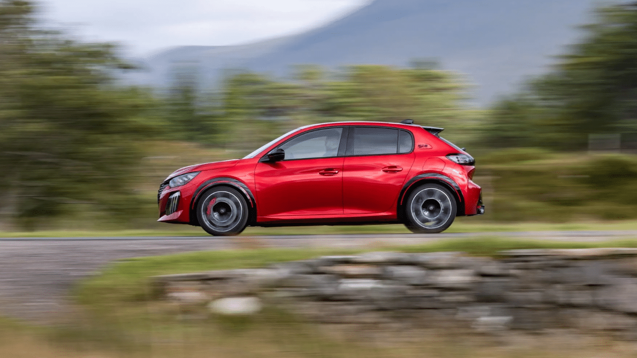 E-208 GTi: Το μικρό Peugeot που μετατράπηκε σε ηλεκτρικό πυραυλάκι
