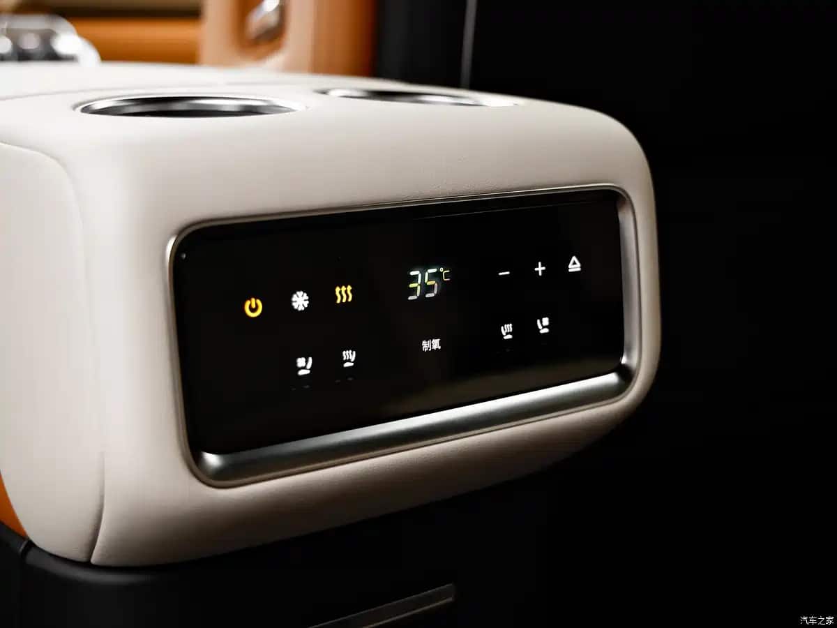 Geely Battleship 700 - 10.000 παραγγελίες σε 12 λεπτά και 1.128 PS για το SUV που... κολυμπάει