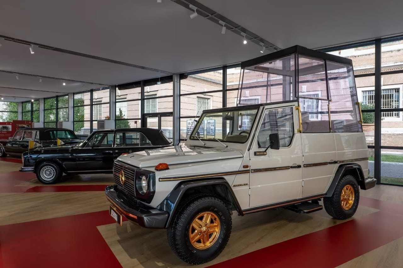 Popemobile: Όλα τα αυτοκίνητα του Πάπα