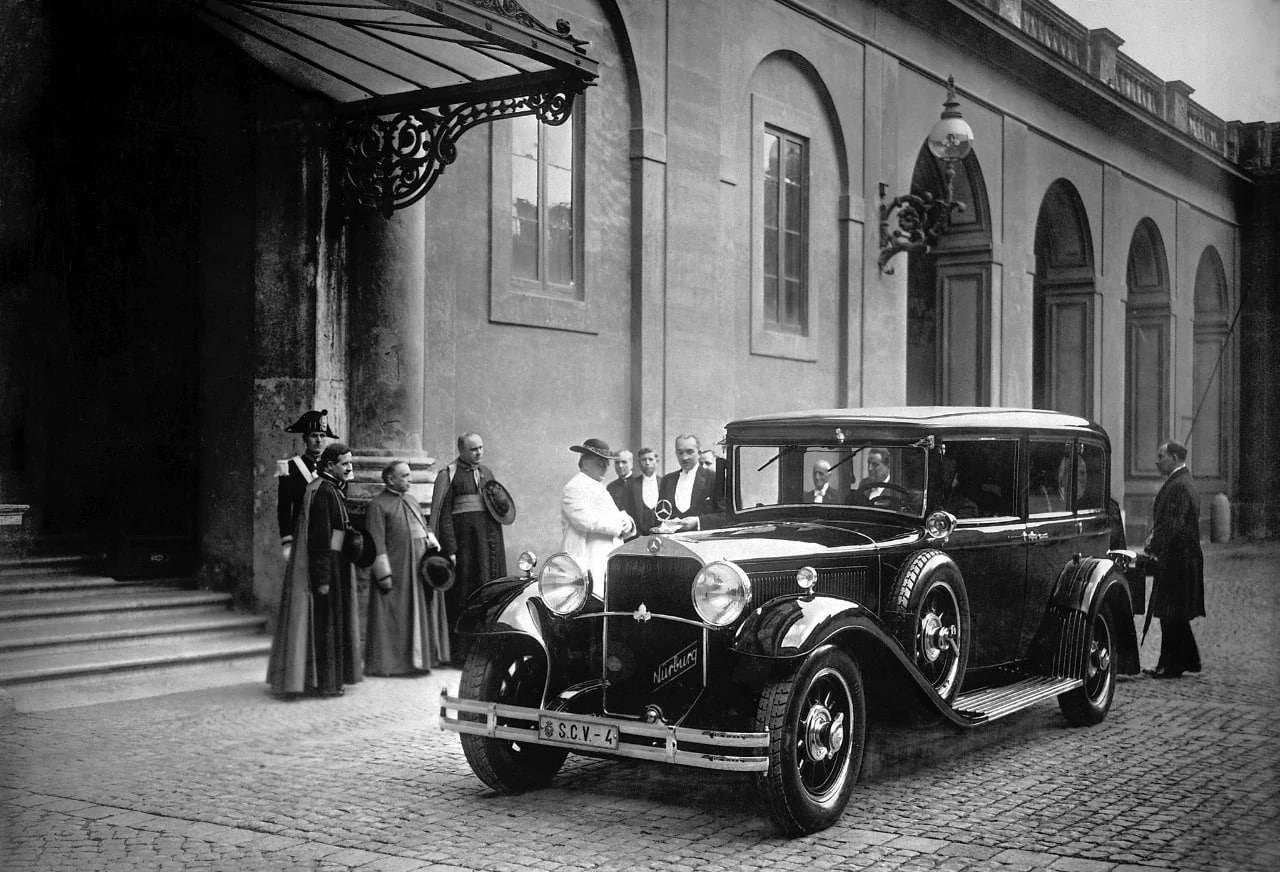 Popemobile: Όλα τα αυτοκίνητα του Πάπα