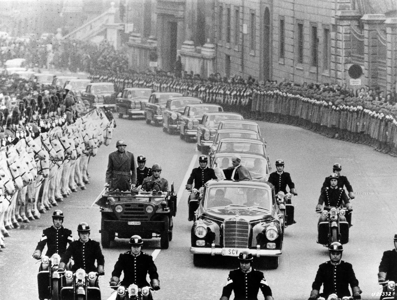 Popemobile: Όλα τα αυτοκίνητα του Πάπα