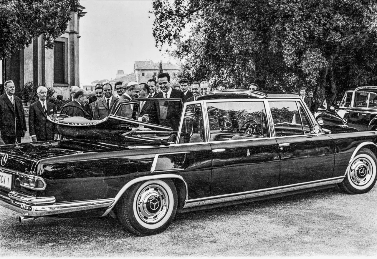 Popemobile: Όλα τα αυτοκίνητα του Πάπα