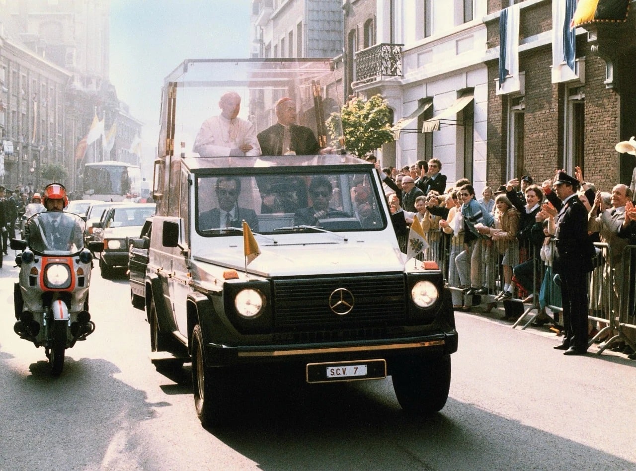 Popemobile: Όλα τα αυτοκίνητα του Πάπα