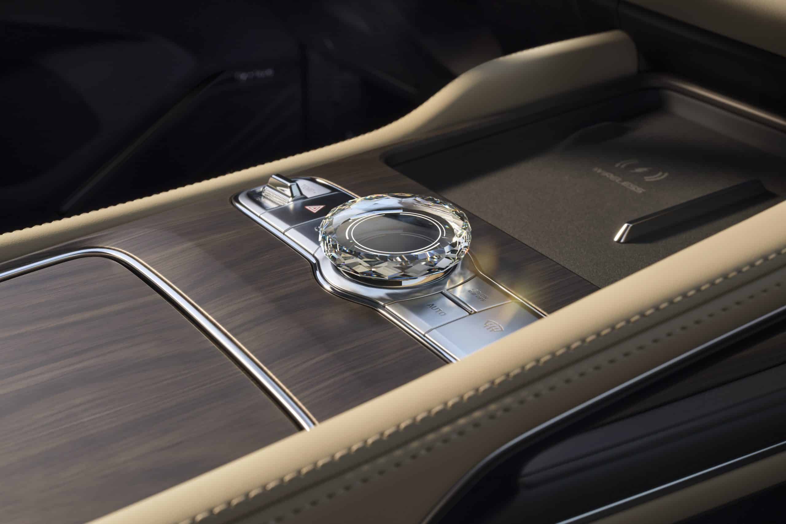Το Geely Monjaro EM-i πραγματοποιεί την ευρωπαϊκή του πρεμιέρα στο Σαλόνι Αυτοκινήτου του Παρισιού