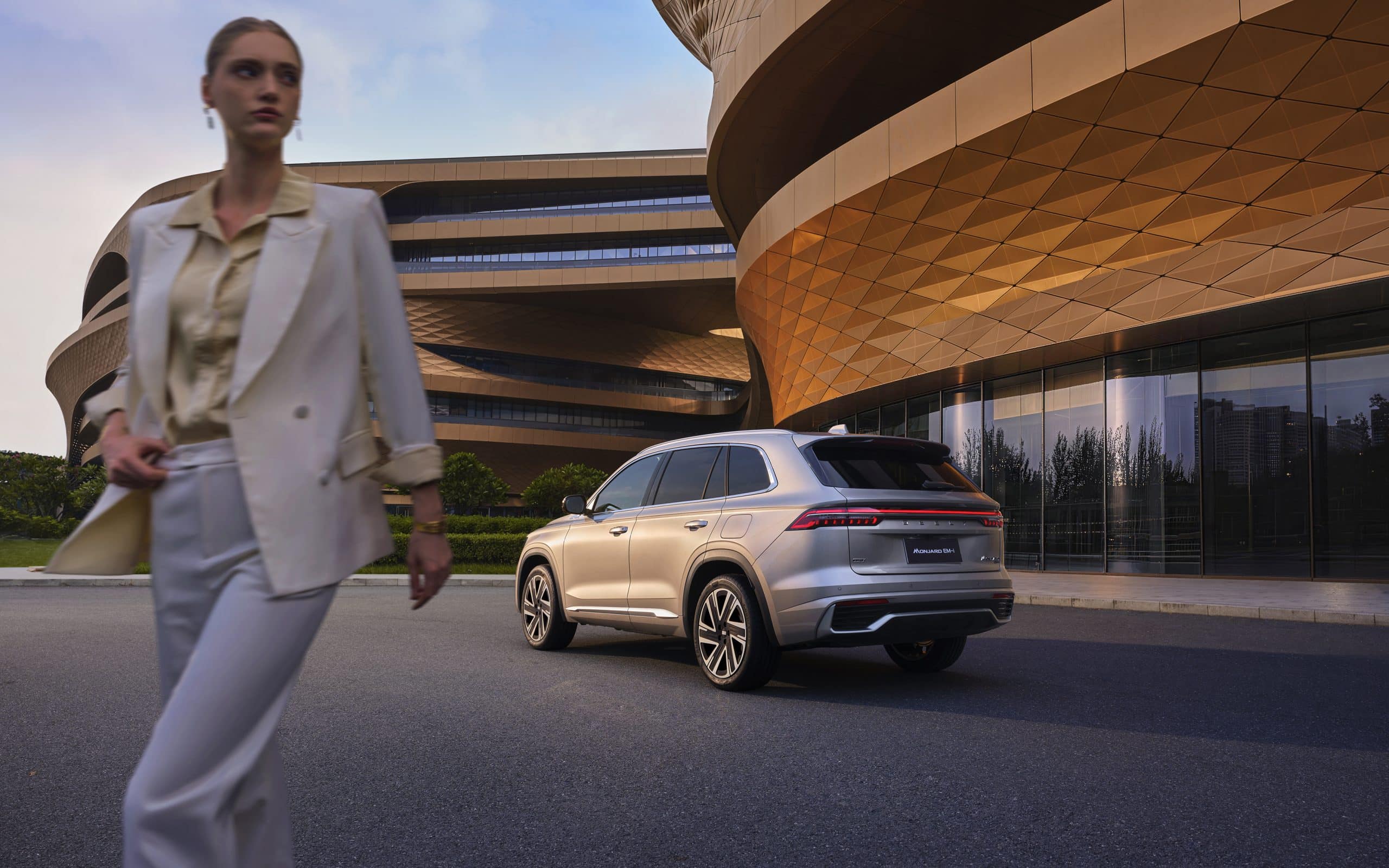 Το Geely Monjaro EM-i πραγματοποιεί την ευρωπαϊκή του πρεμιέρα στο Σαλόνι Αυτοκινήτου του Παρισιού