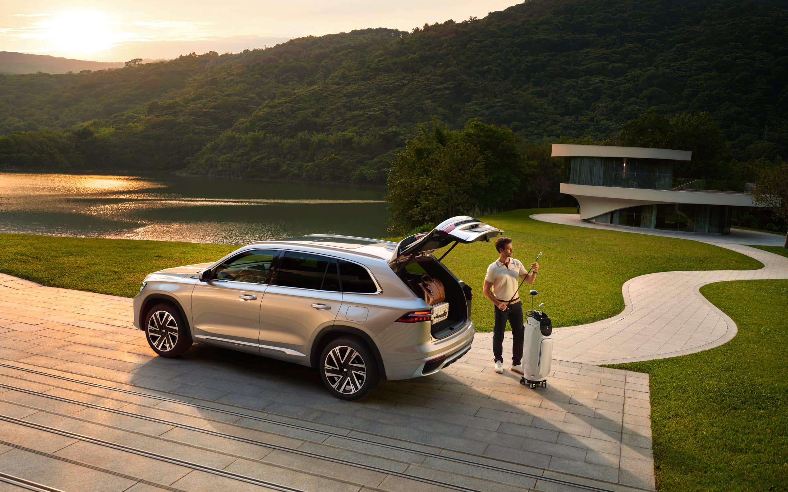 Το Geely Monjaro EM-i πραγματοποιεί την ευρωπαϊκή του πρεμιέρα στο Σαλόνι Αυτοκινήτου του Παρισιού
