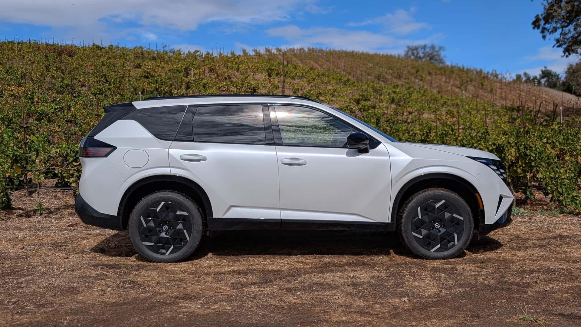 Nissan Rogue Hybrid 2027: Υβριδικό SUV με τεχνολογία που θυμίζει ηλεκτρικό