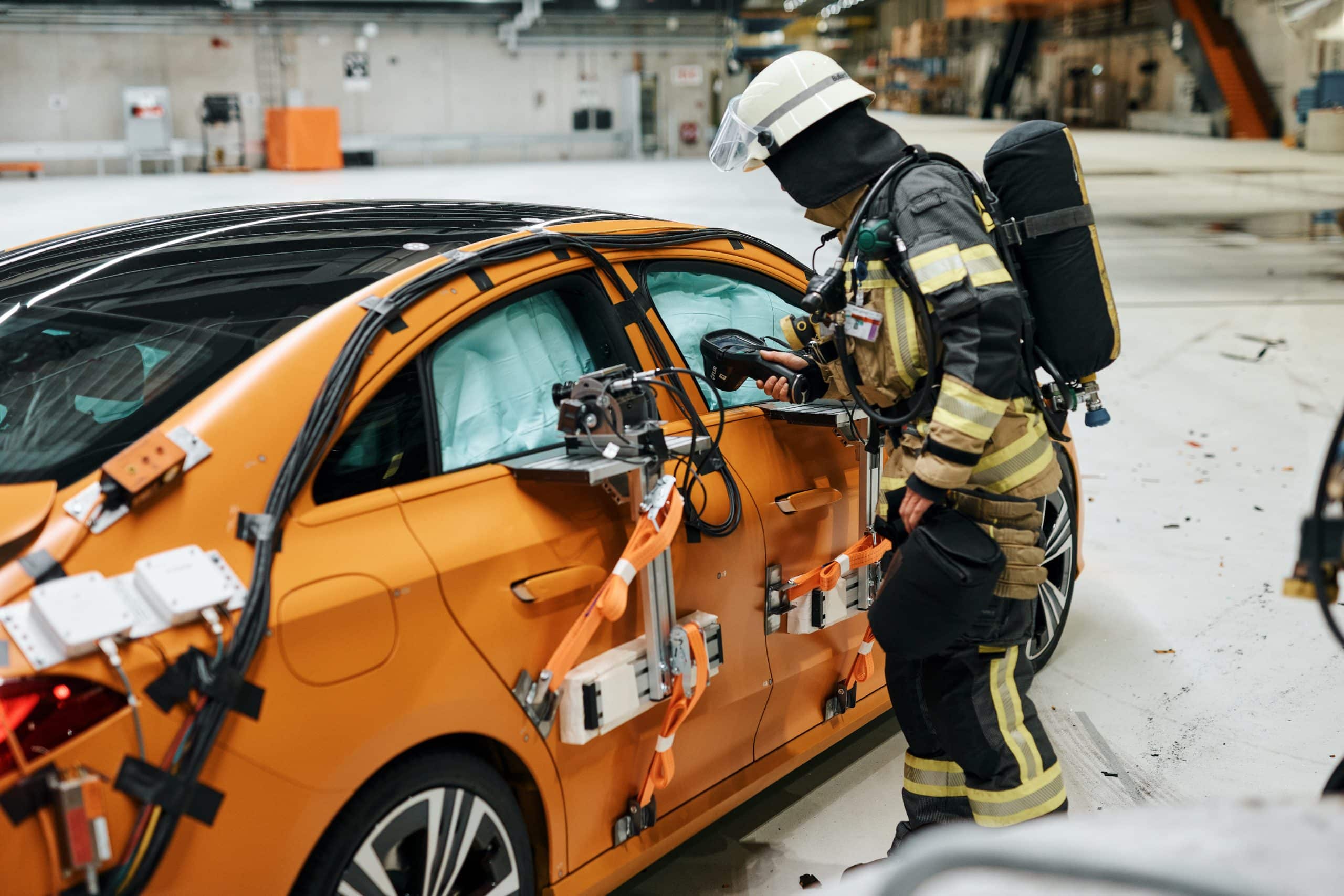 Η Mercedes έβαλε δύο CLA να συγκρουστούν με 56 Km - Τι έδειξε το crash test