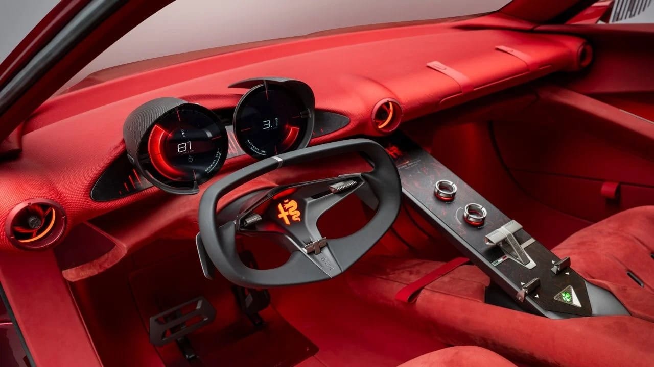 Alfa Romeo: «Αν θέλουν μεγάλες οθόνες, θα πρέπει να αγοράσουν κάτι άλλο.»