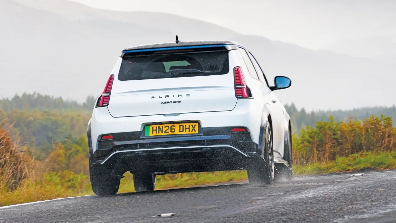 Peugeot E-208 GTi vs Alpine A290: Γαλλικός εμφύλιος στα ηλεκτρικά hot hatch