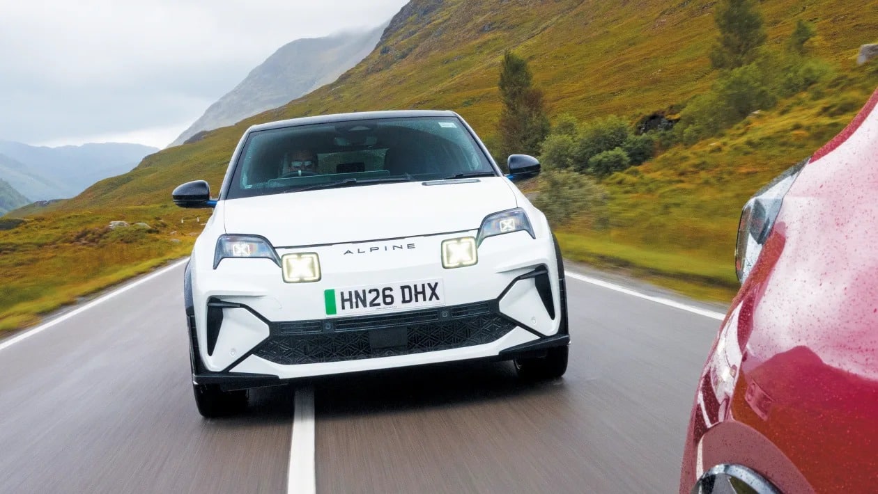 Peugeot E-208 GTi vs Alpine A290: Γαλλικός εμφύλιος στα ηλεκτρικά hot hatch