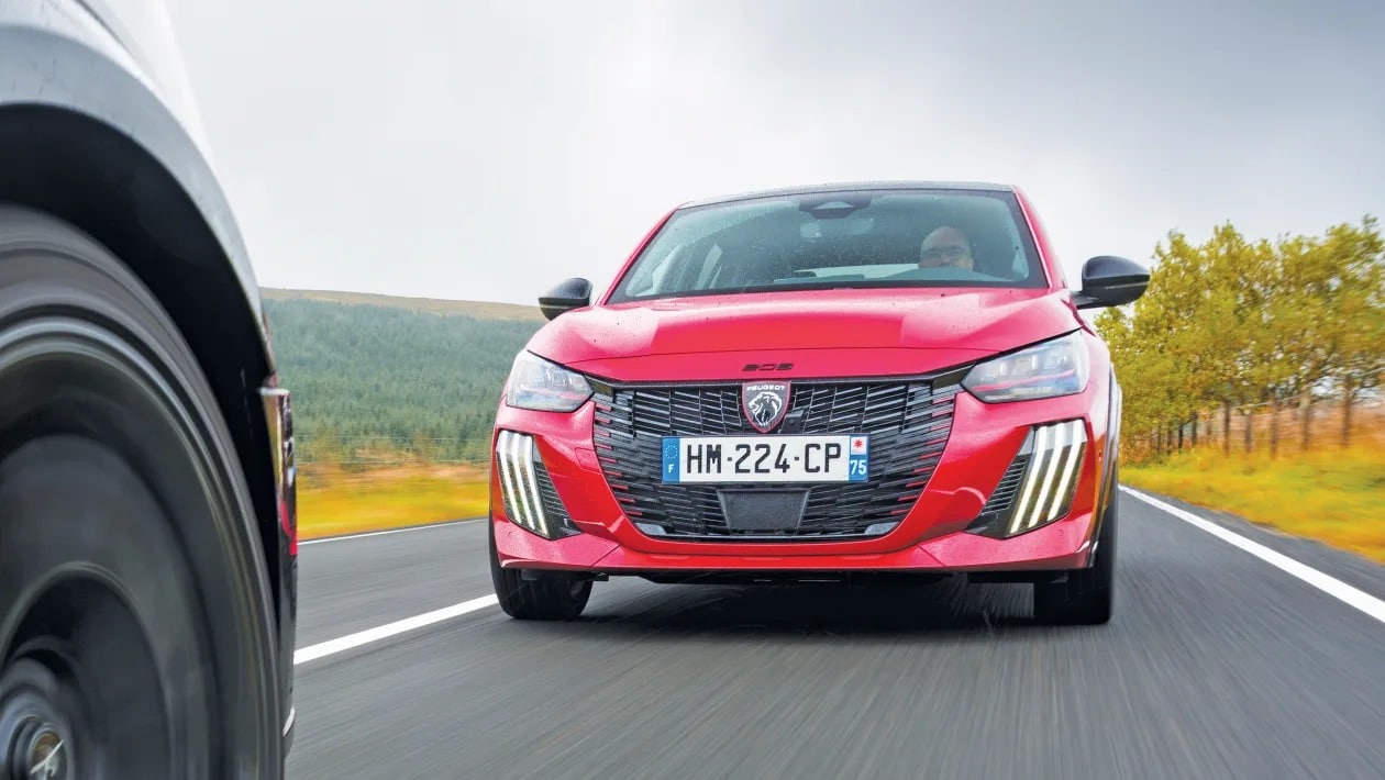 Peugeot E-208 GTi vs Alpine A290: Γαλλικός εμφύλιος στα ηλεκτρικά hot hatch