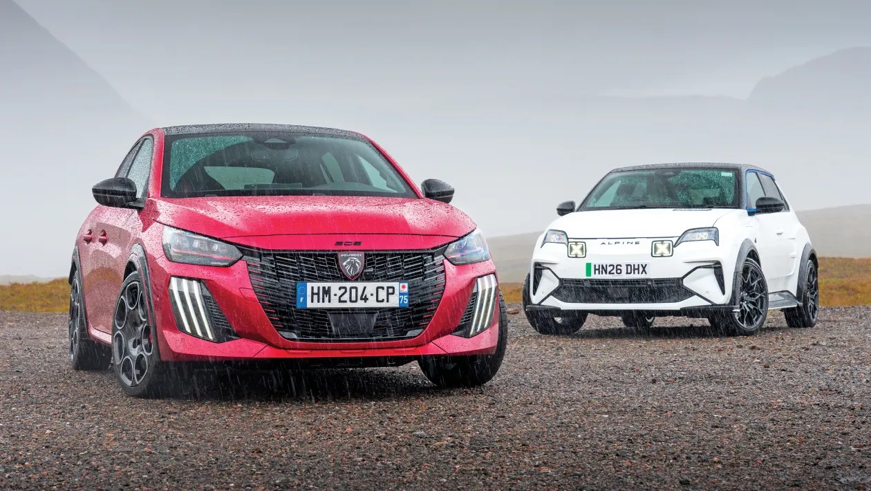 Peugeot E-208 GTi vs Alpine A290: Γαλλικός εμφύλιος στα ηλεκτρικά hot hatch