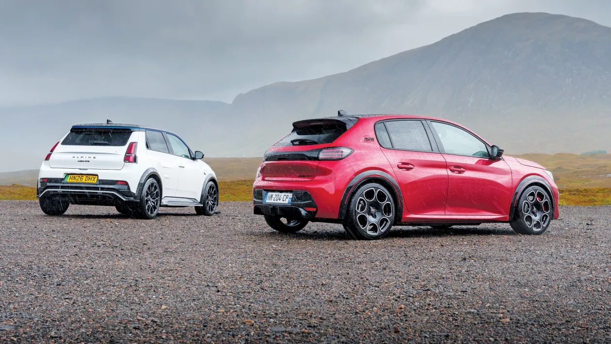 Peugeot E-208 GTi vs Alpine A290: Γαλλικός εμφύλιος στα ηλεκτρικά hot hatch