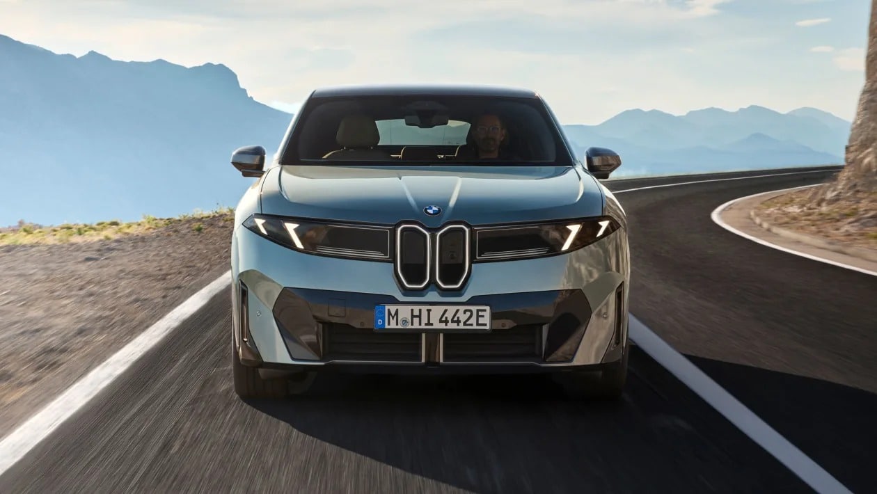 Η ολοκαίνουργια BMW iX4 φτάνει με 800 χλμ. και έως 604 ίππους