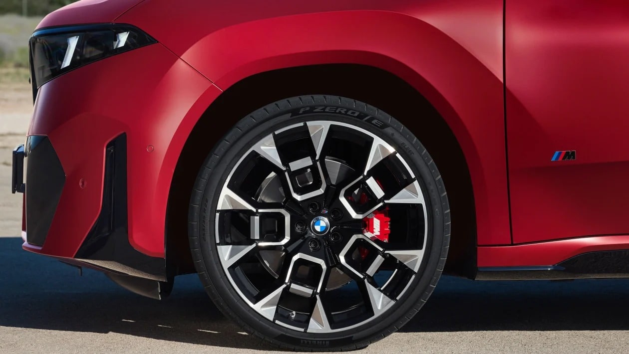 Η ολοκαίνουργια BMW iX4 φτάνει με 800 χλμ. και έως 604 ίππους