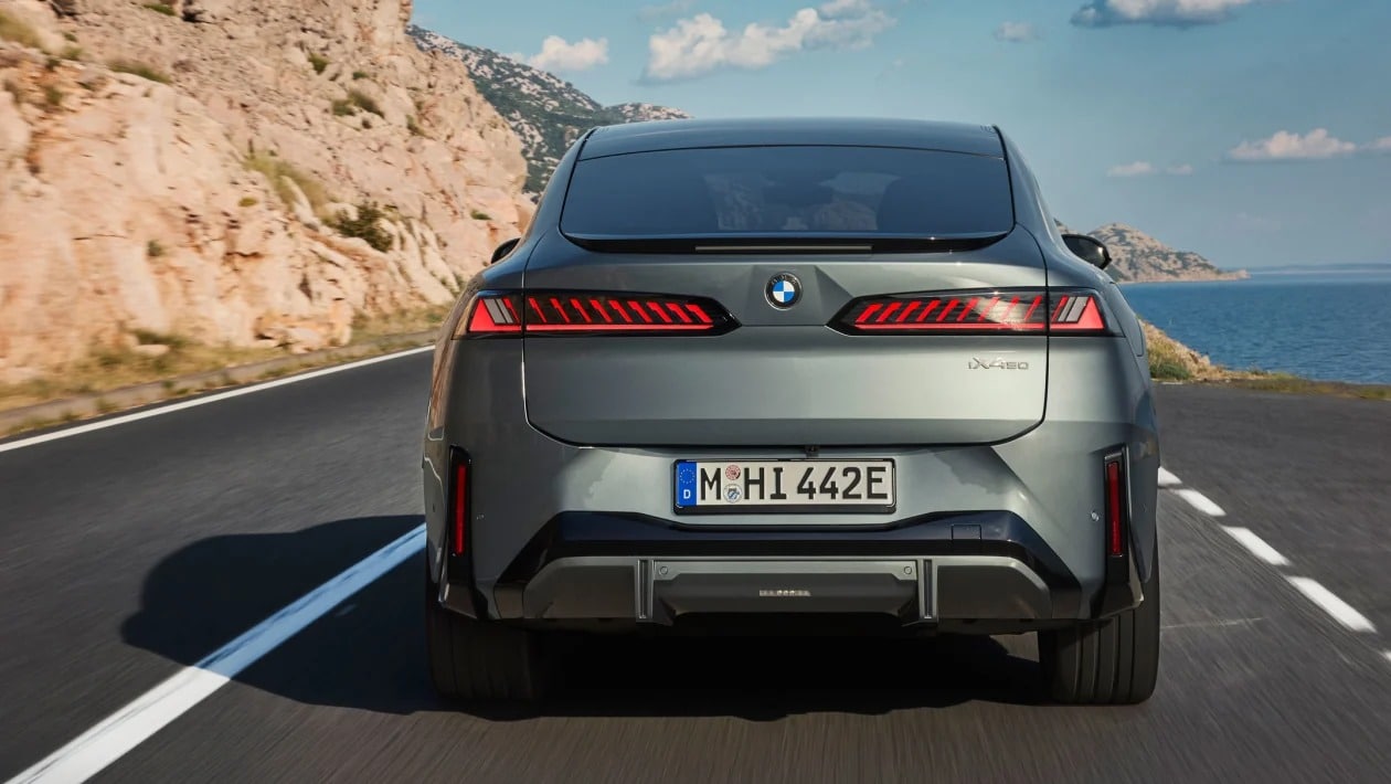 Η ολοκαίνουργια BMW iX4 φτάνει με 800 χλμ. και έως 604 ίππους