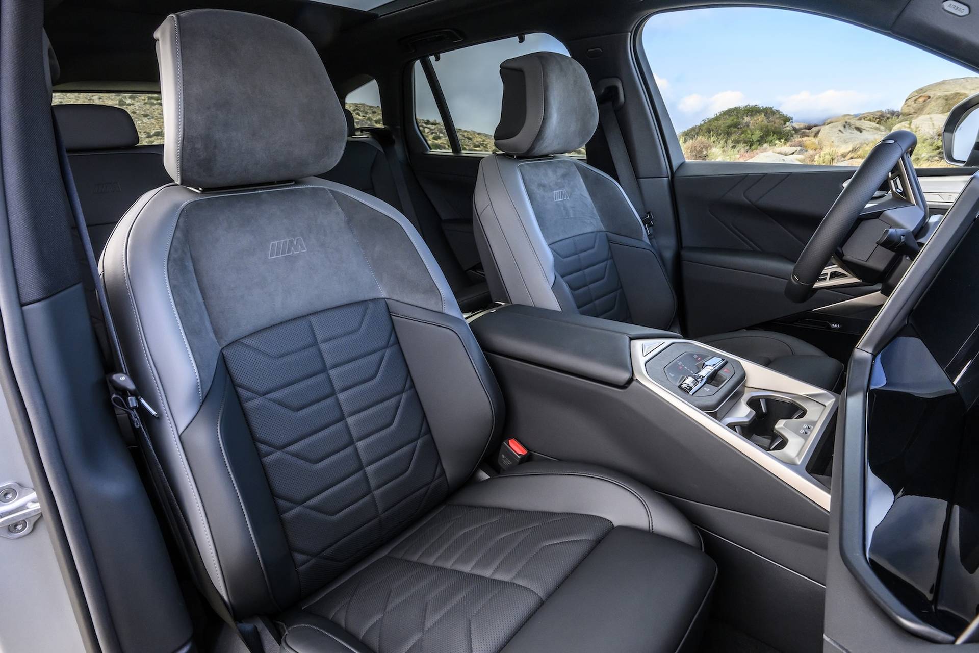 BMW iX5: Τόση αυτονομία που ξεχνάς πού είναι ο φορτιστής!