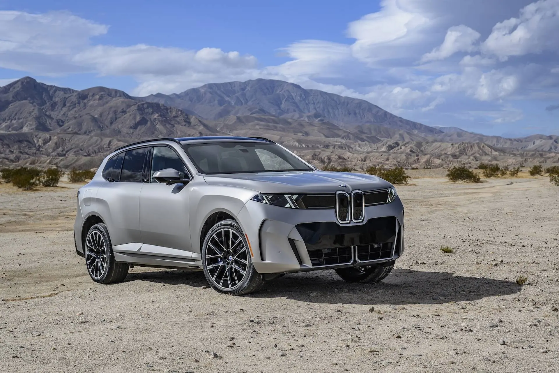 BMW iX5: Το ηλεκτρικό SUV που «καταπίνει» 800 χλμ. με μία φόρτιση