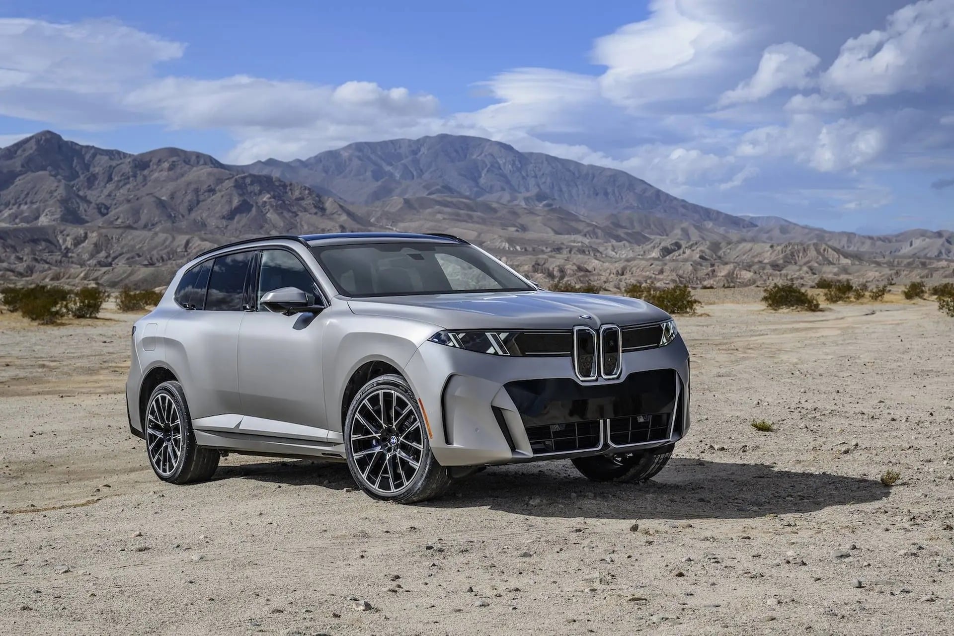 BMW iX5: Τόση αυτονομία που ξεχνάς πού είναι ο φορτιστής!