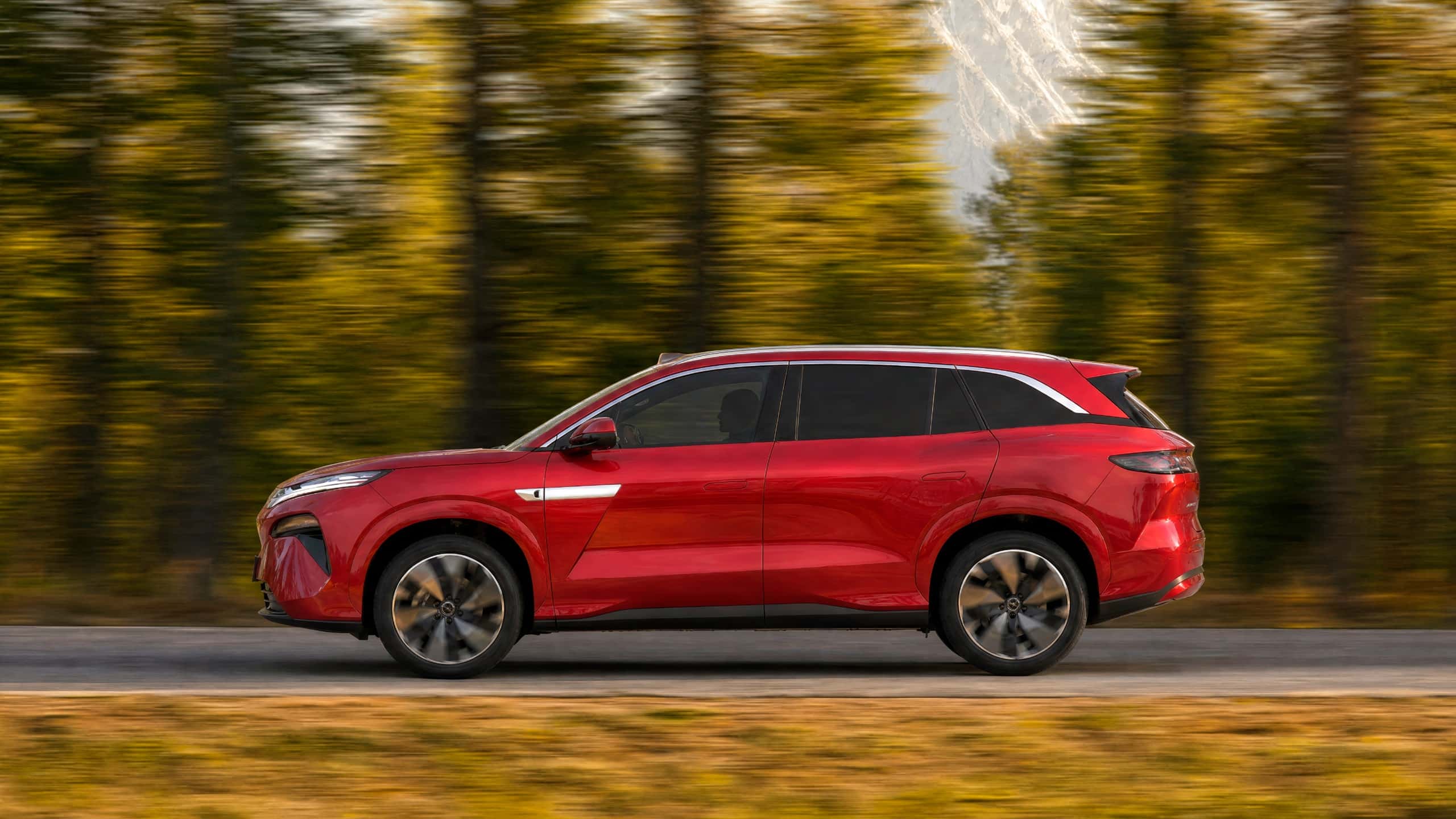 Νέο BYD Atto 8: Το γιγαντιαίο 7θέσιο SUV, «ανάβει τα φώτα» σε Kia EV9 και Skoda Peaq