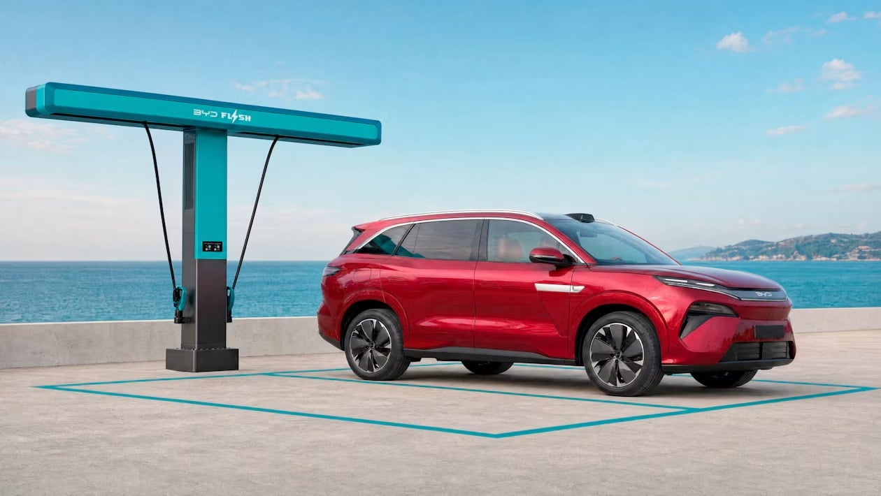 BYD Atto 8: Το γιγαντιαίο νέο 7θέσιο SUV, «ανάβει τα φώτα» σε Kia EV9 και Skoda Peaq
