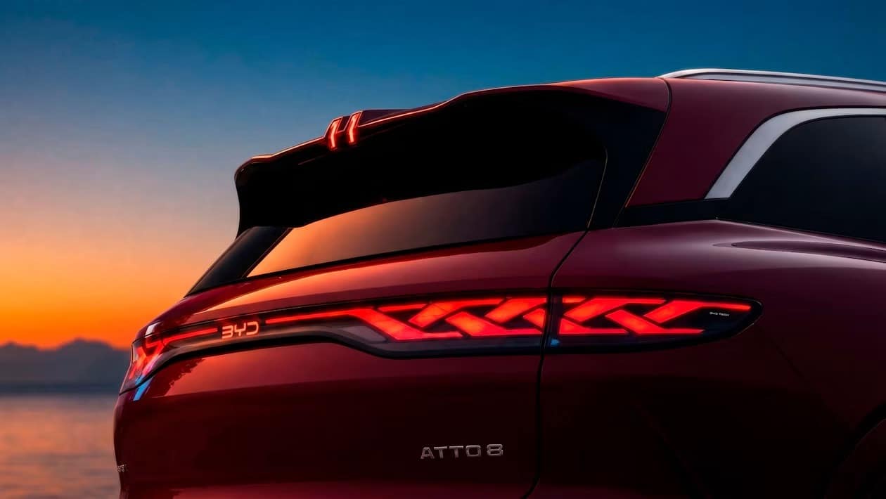 BYD Atto 8: Το γιγαντιαίο νέο 7θέσιο SUV, «ανάβει τα φώτα» σε Kia EV9 και Skoda Peaq