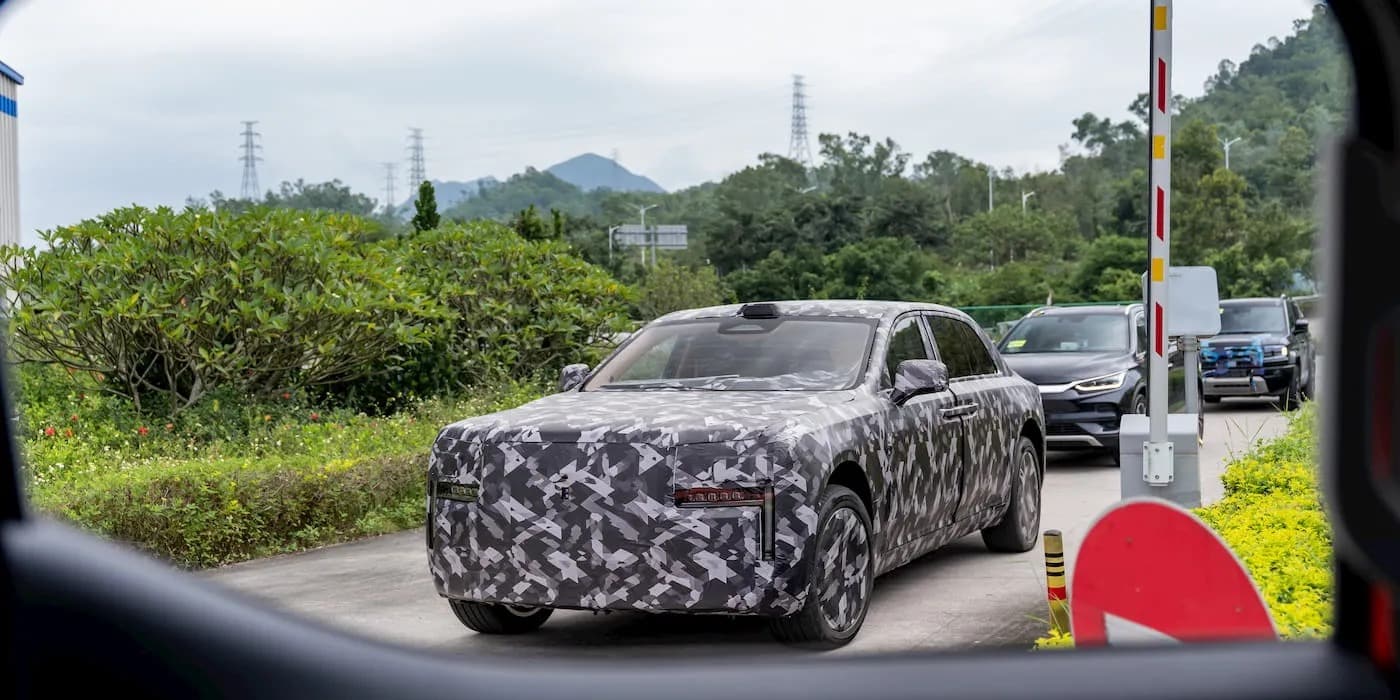 Η BYD βάζει στο στόχαστρο τη Rolls-Royce με μια ηλεκτρική λιμουζίνα-τέρας