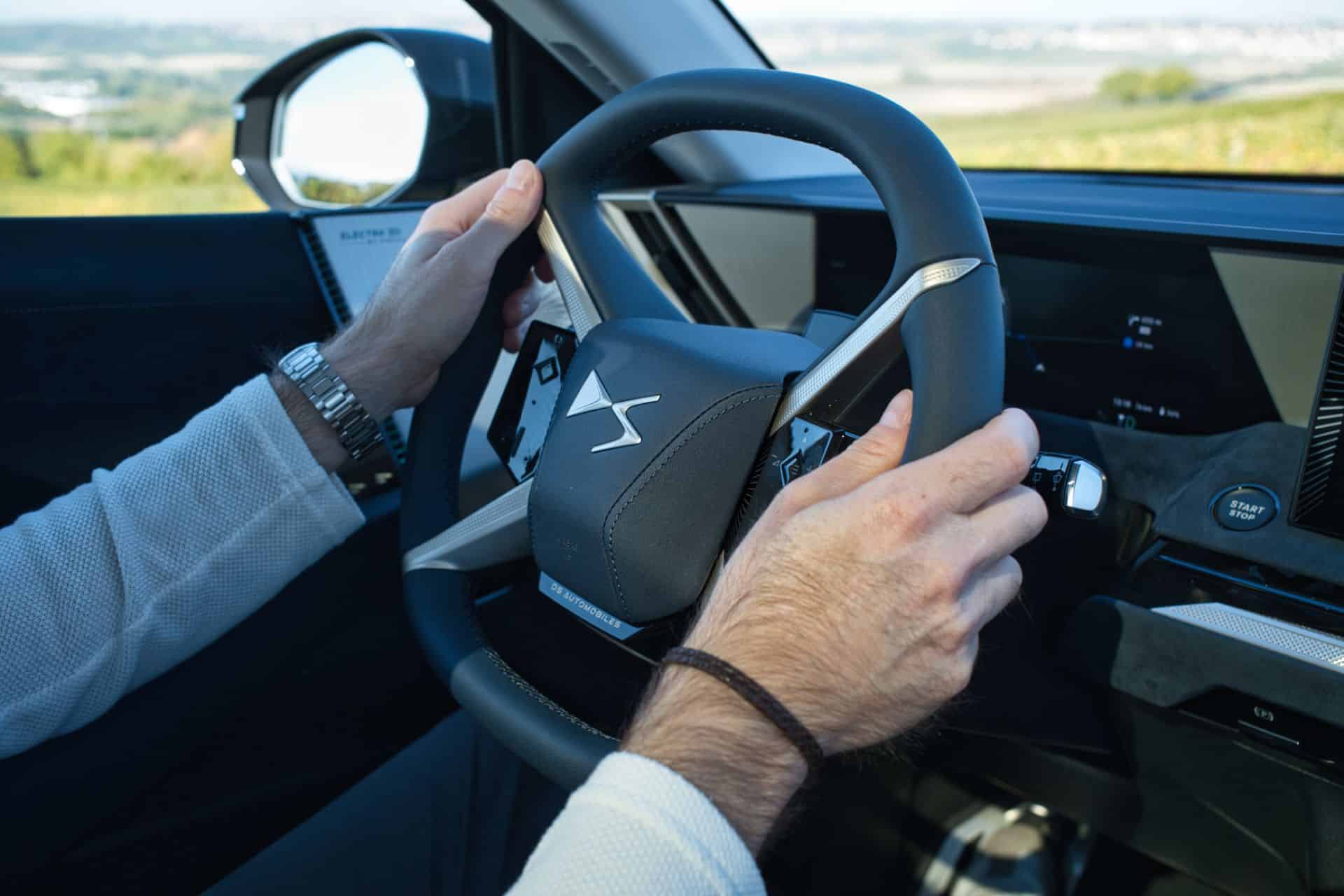 DS N°7: Το νέο ηλεκτρικό SUV ποντάρει στην πολυτέλεια και την άνεση