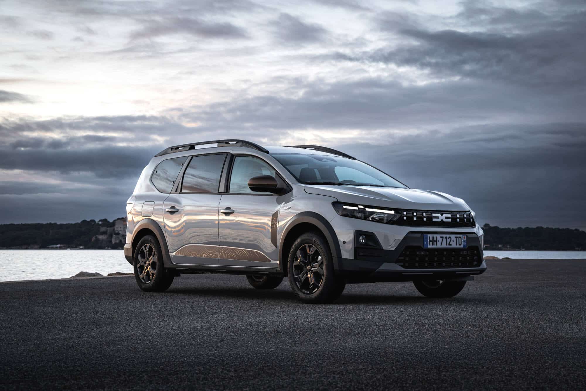 Dacia: Tα νέα υβριδικά SANDERO STEPWAY και JOGGER στην Ελλάδα - Τιμές