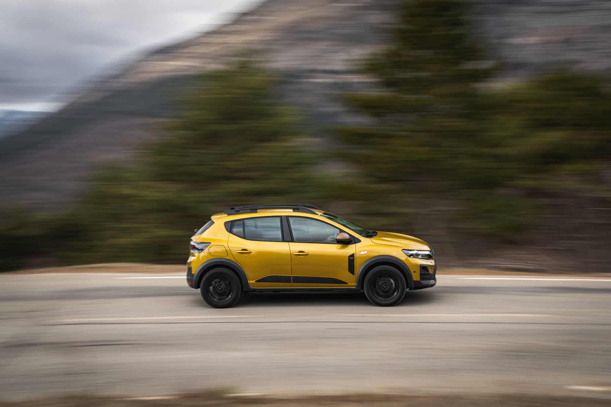 Dacia: Tα νέα υβριδικά SANDERO STEPWAY και JOGGER στην Ελλάδα - Τιμές