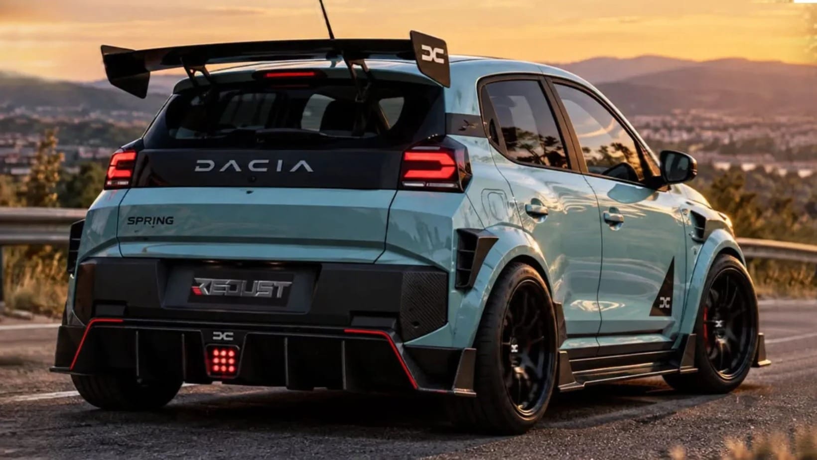 Το Dacia Spring έγινε sport και τραβά όλα τα βλέμματα