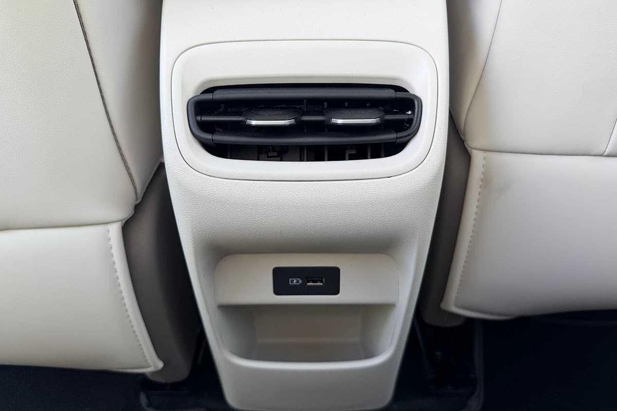 Geely E2: Πόσο καλός είναι ο Κινέζος αντίπαλος του Renault 5 E-Tech;