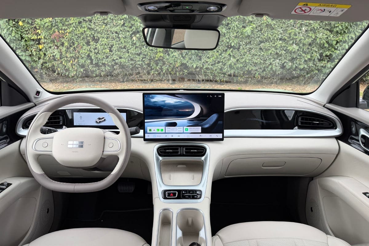 Geely E2: Πόσο καλός είναι ο Κινέζος αντίπαλος του Renault 5 E-Tech;