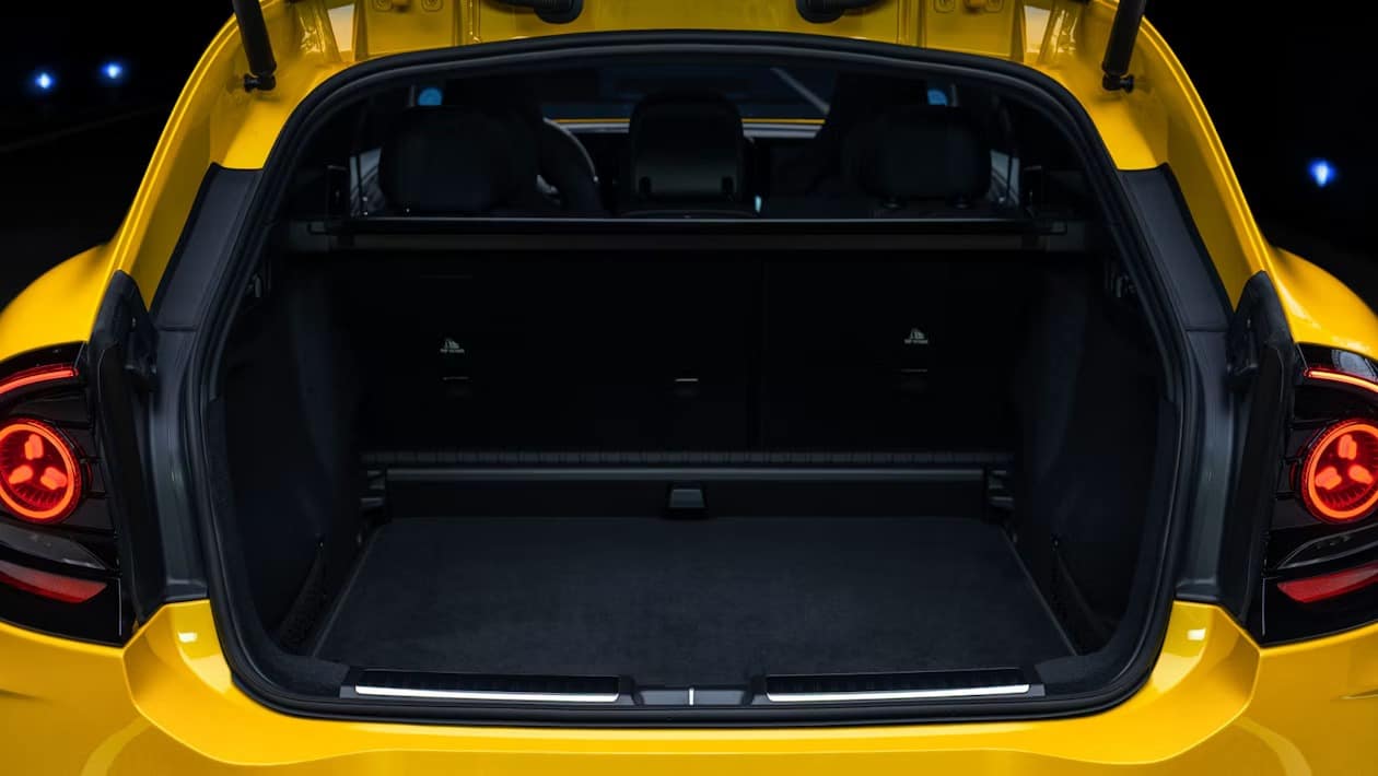 Νέο SUV Mercedes-AMG GT: Ο χειρότερος εφιάλτης της Porsche Cayenne είναι εδώ