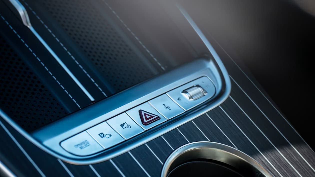 Η Mercedes C-Class έγινε ηλεκτρική – Δείτε πόσα χιλιόμετρα βγάζει