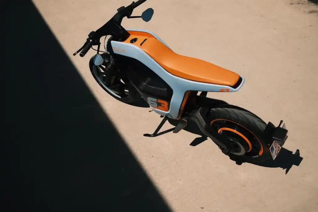 NOVUS One: Η ηλεκτρική μοτοσικλέτα με 34 PS και πλαίσιο από ανθρακονήματα