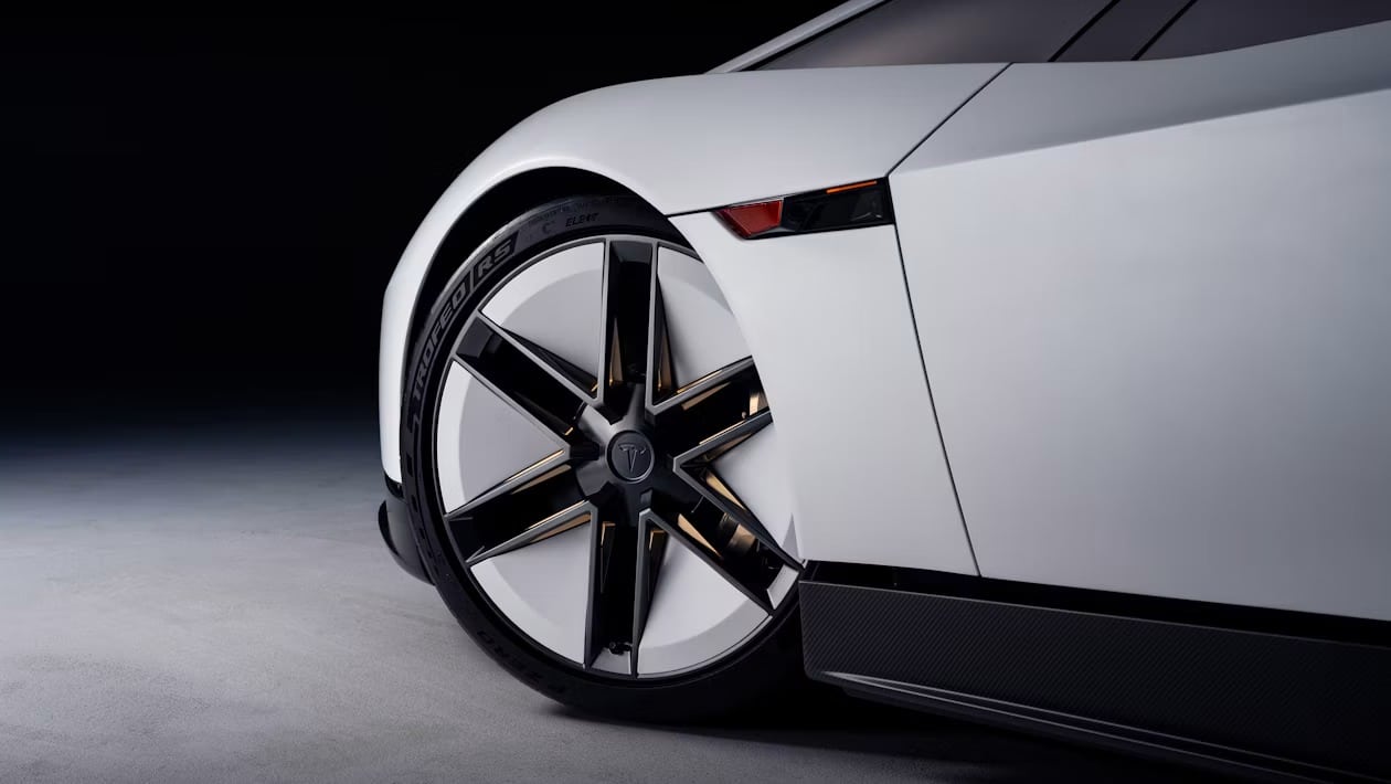 Το νέο Tesla Roadster αψηφά τη φυσική: 100 χλμ./ώρα σε 0,81 δευτερόλεπτα και… πτήση!
