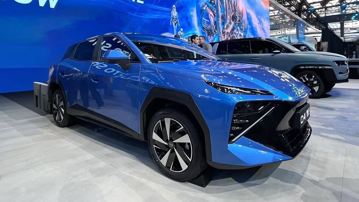 Πρεμιέρα στο Παρίσι για το Omoda 4: Το νέο SUV έρχεται στην Ευρώπη και «βγάζει μάτια»
