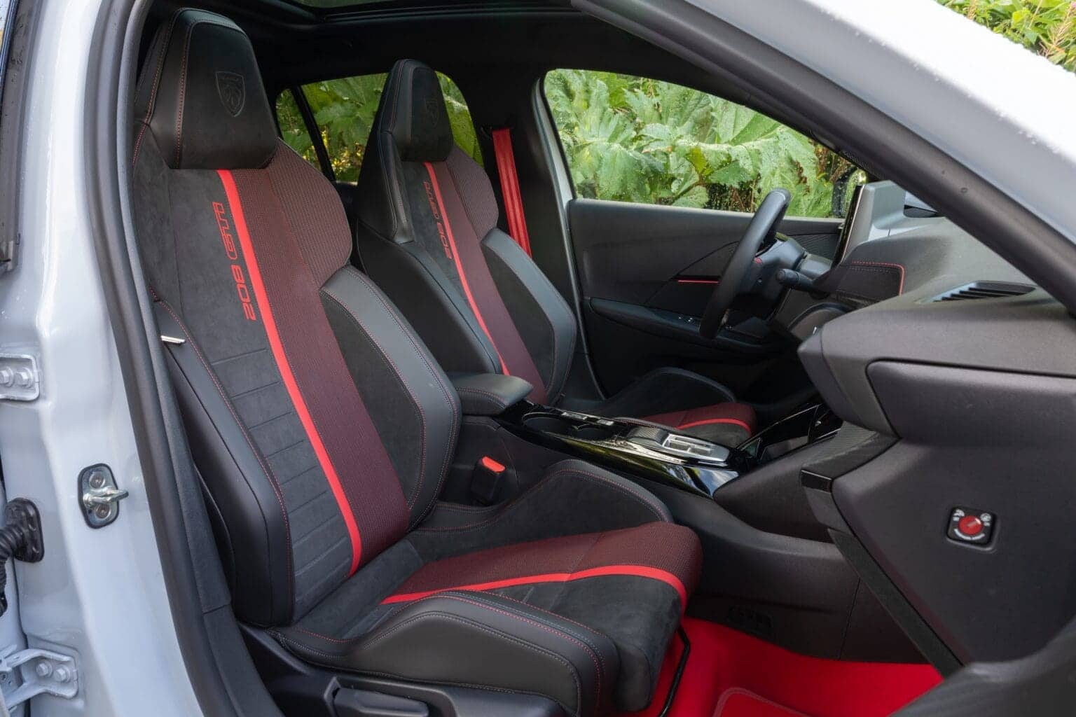 E-208 GTi: Ακατέργαστο ταλέντο