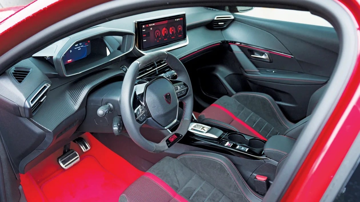 Peugeot E-208 GTi vs Alpine A290: Γαλλικός εμφύλιος στα ηλεκτρικά hot hatch